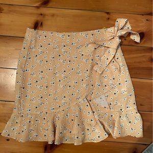 Brand new Princess Polly yellow side tie skirt